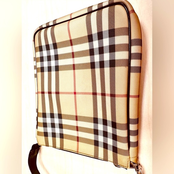 WOW POSHMARK - FESTIVAL READY Authentic Burberry Crossbody w/Hands-free Freedom! - Picture 6 of 12